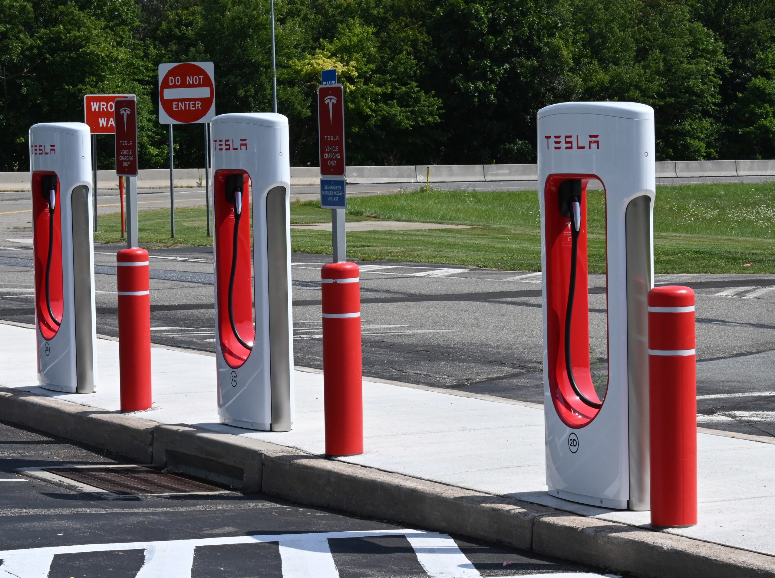 Tesla drops its charging wall in Europe to boost EV adoption 1